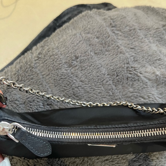 Prada re édition bag - Picture 3 of 5